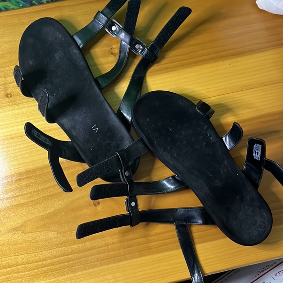 Vionic Amber with orthaheel in Black croc texture - Picture 3 of 5